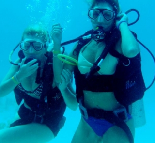  diving with friends 
